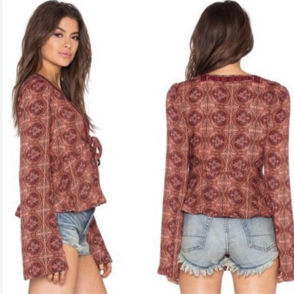 Free People Top Coral Uptown Bell Sleeve Tiered Vneck Blouse Small Size - Picture 2 of 15